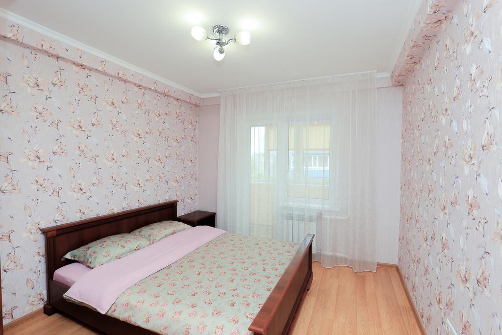 Apartment On Obolonskiy Prospect 12 Kyiv Exterior photo